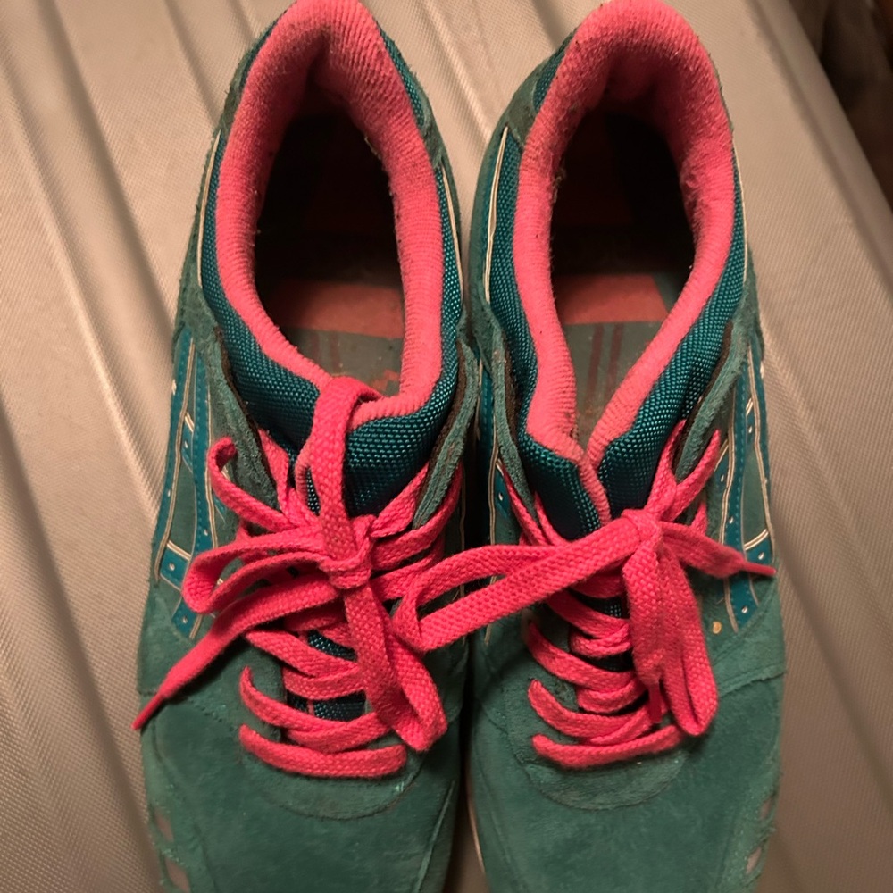 Men’s asics sneakers